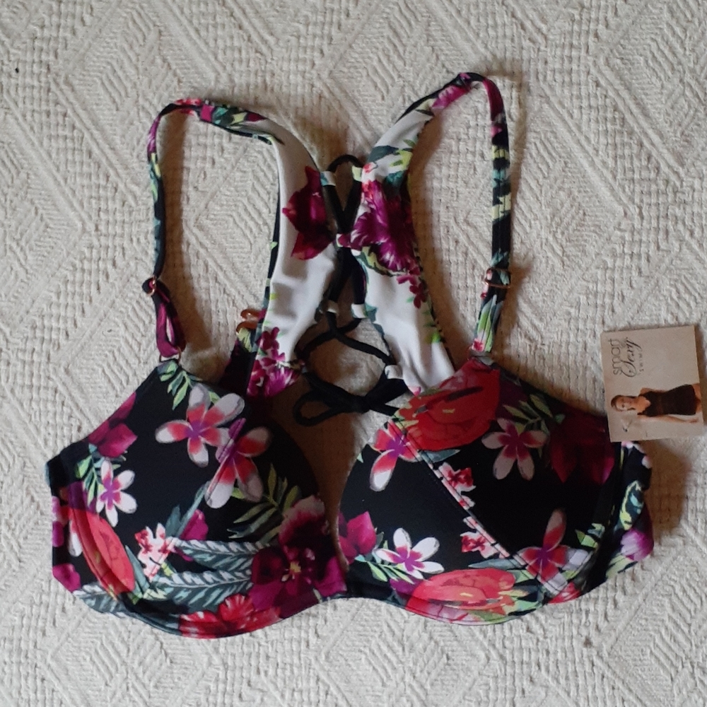 NWT Sz 36B Swimwear Separates Bikini Top